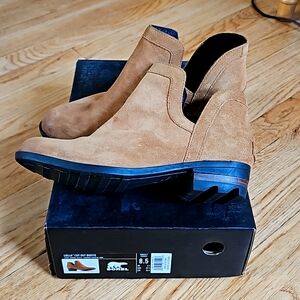 Sorel Lolla Cut Out Bootie like new size 8.5
